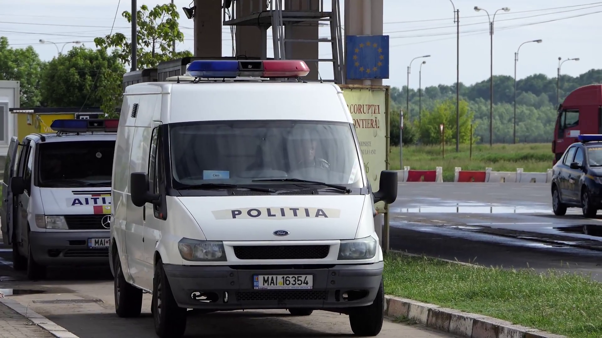 Румъния ни върна задържаните "ало" измамници (ВИДЕО+СНИМКИ)