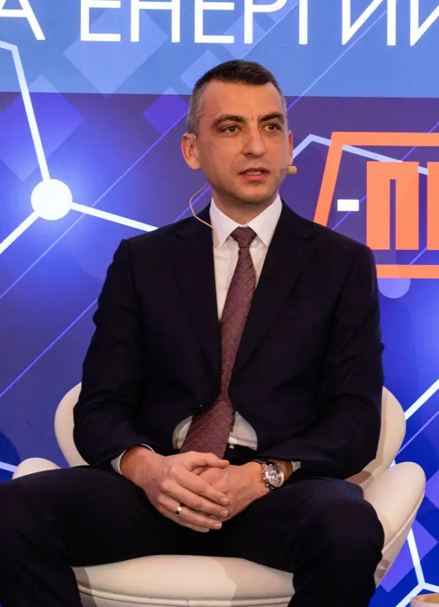 Електрохолд Трейд към този момент предвижда и балансира производството на 4 000 ВЕИ централи