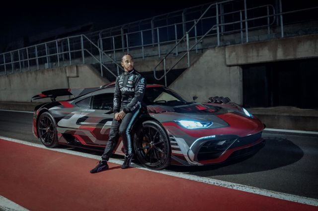 Mercedes показа на видео най-мощния си автомобил