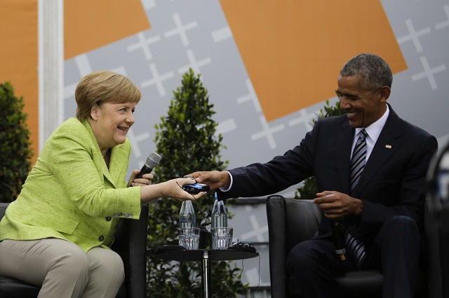 Берлин се обясни в любов на Обама (СНИМКИ)