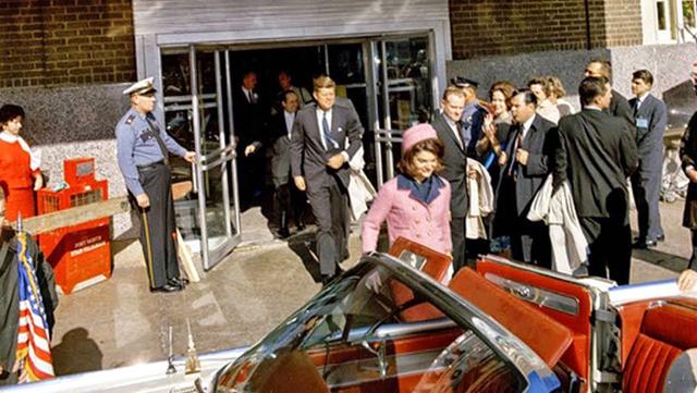 Продава се последната кола, от която Кенеди слиза жив
