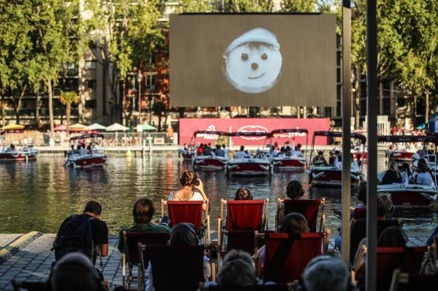 Река Сена се превърна в кино на открито (СНИМКИ)