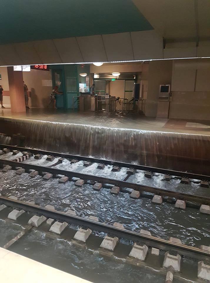 Потоп! Буря удари София, метрото - под вода (ВИДЕО+СНИМКИ)