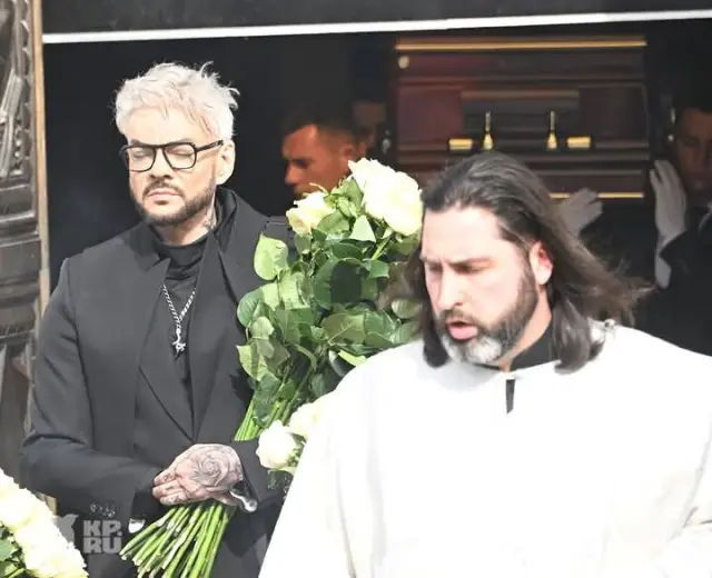  Сбогуват се с Бедрос Киркоров в църквата 