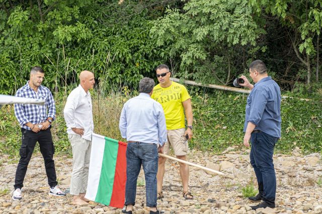 Една година от стъпването на Демократична България на Росенец | ФАКТИ.БГ Една година от стъпването на Демократична България на Росенец