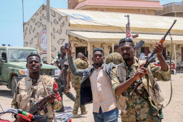 Суданската армия залови контрабандно оръжие от чужда страна  - 3