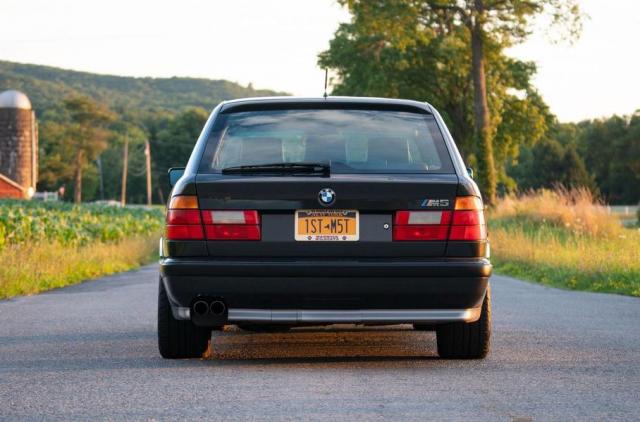 Продава се идеалното комби от 90-те - BMW M5 (E34) на 385 000 км