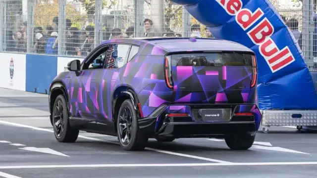 Макс Верстапен подкара най-новата Honda