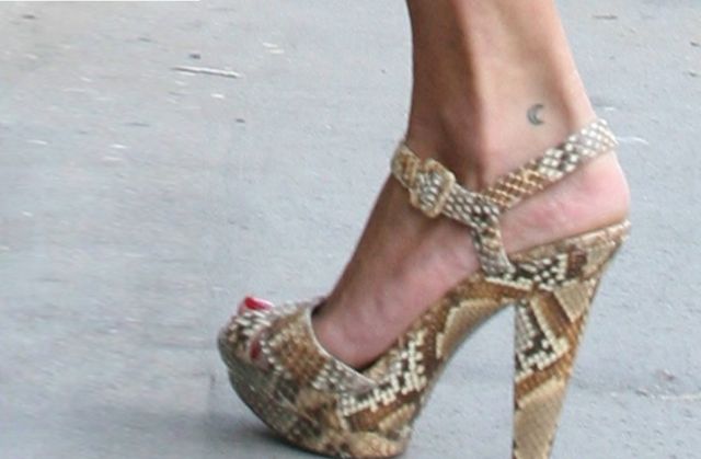 Кейт Мос с татуировка за 1 млн. евро на интимно място (СНИМКИ) | ФАКТИ.БГ Кейт Мос с татуировка за 1 млн. евро на интимно място (СНИМКИ)