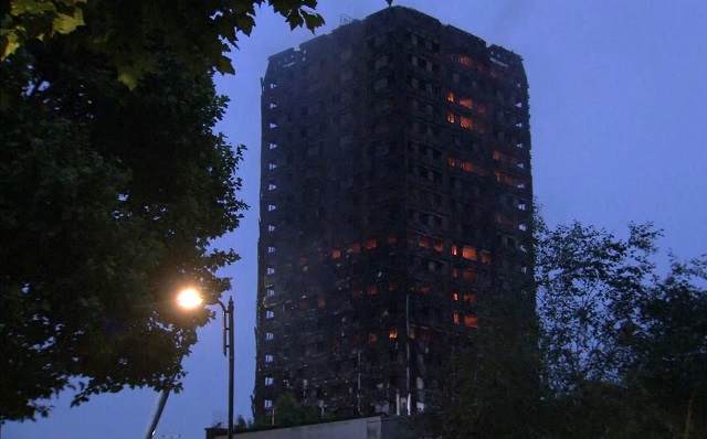 Въпроси и обвинения около пожара в Лондон (ВИДЕО+СНИМКИ)