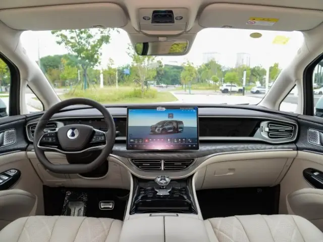 Най-популярният луксозен китайски миниван ще се продава в Европа