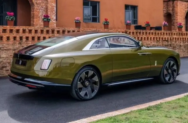 Кошмар за половин милион или по какъв начин електрически Rolls-Royce се трансформира в „ монумент “ единствено четири месеца след покупката