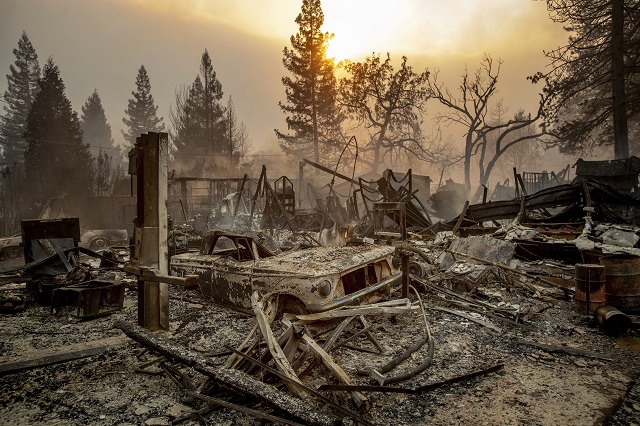 Огненият ад се завърна в Калифорния (СНИМКИ)