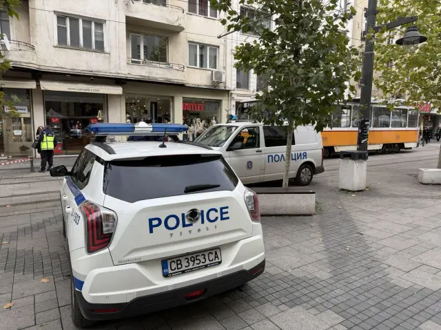  В центъра на София трамвай блъсна момиче СНИМКИ 