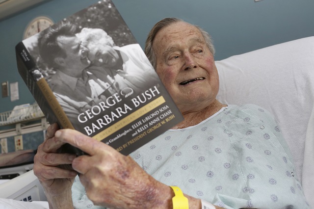 Буш-старши напусна болницата