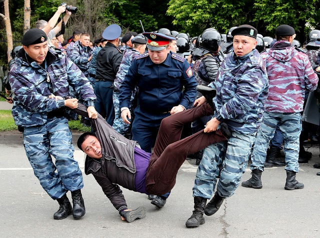 Избори, протести и насилие в Казахстан (СНИМКИ)