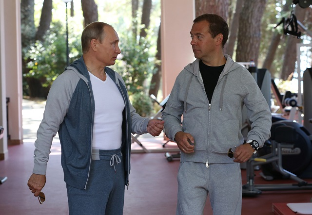 Русия скочи на премиера Медведев (ВИДЕО)