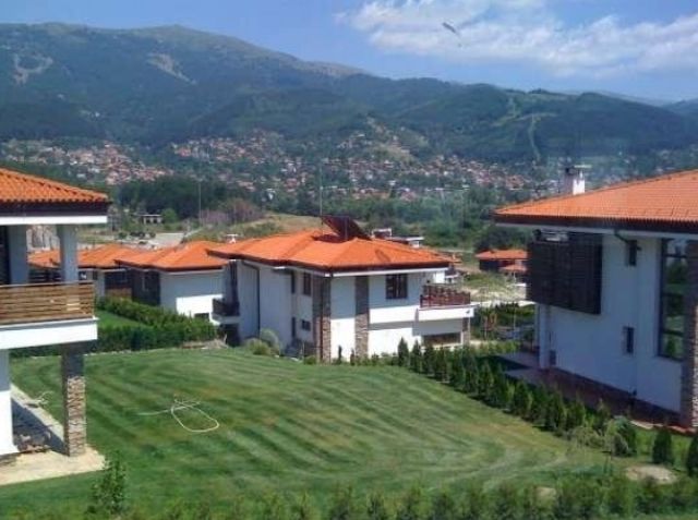 Слави Трифонов продава имението си край Перник за 3 млн. лева (СНИМКИ) | ФАКТИ.БГ - 5 Слави Трифонов продава имението си край Перник за 3 млн. лева (СНИМКИ) - 5