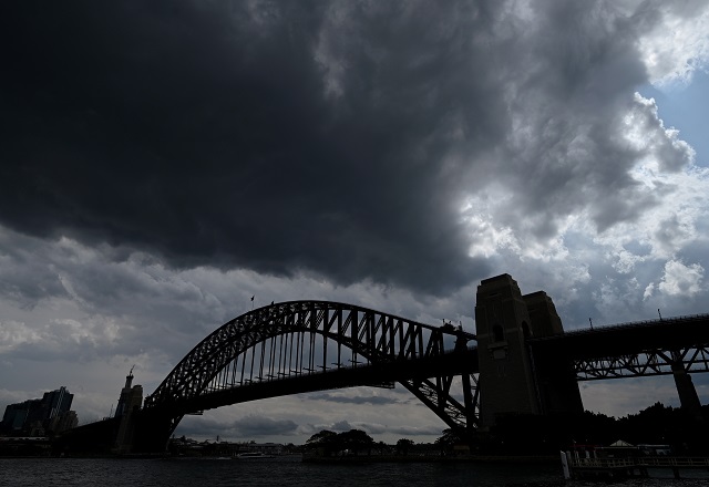 Прашни бури и градушки връхлетяха Австралия (СНИМКИ)