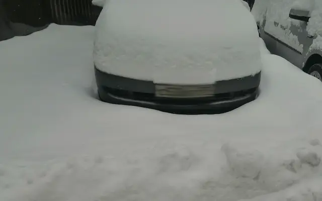 Глупави, но често срещани грешки, когато почиствате колата си след обилен снеговалеж