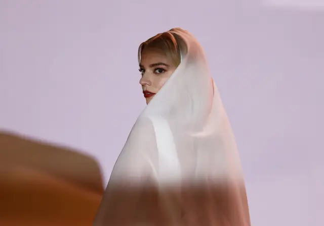 Много секси робот: Зендая събра погледите на премиерата на Много секси робот: Зендая събра погледите на премиерата на