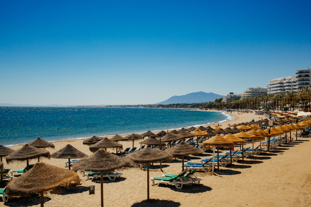 Една българска заплата стига за обяд в топ курорта на Европа