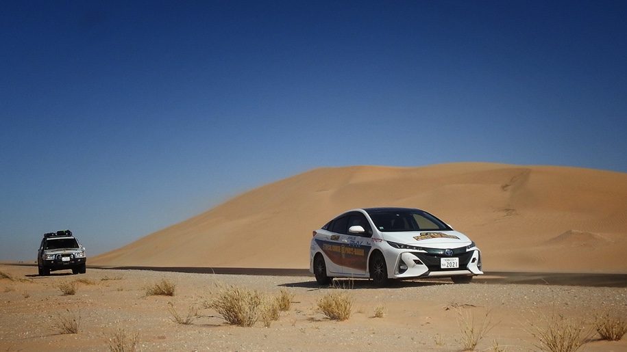 "Париж-Дакар" с... Prius