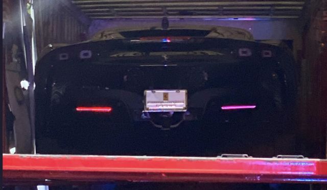  Влак блъсна камион претрупан с първокласни коли 