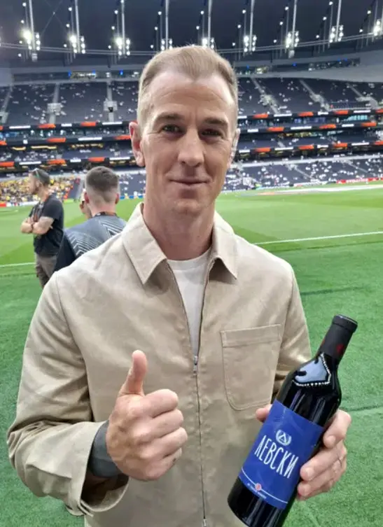 Божинов изпрати вино на Левски на някогашен национал на Англия