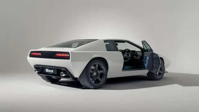 Бивши инженери на Pagani и Koenigsegg създадоха модерен Lotus Espirit