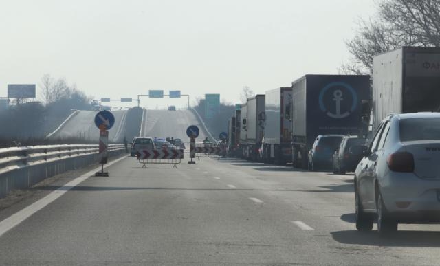  Адски тапи на изхода на София към Автомагистрала 