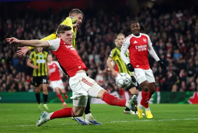 Арсенал сгъна Лийдс и се върна към победите в Премиър лийг