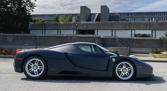 В света има само едно матово черно Ferrari Enzo и сега можете да си го купите | ФАКТИ.БГ В света има само едно матово черно Ferrari Enzo и сега можете да си го купите