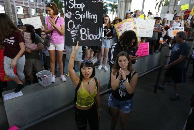 Протест във Флорида срещу оръжията