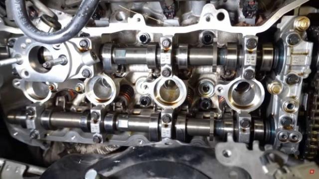 Шапки долу или как изглежда моторът на Lexus след 350 000 км (ВИДЕО)