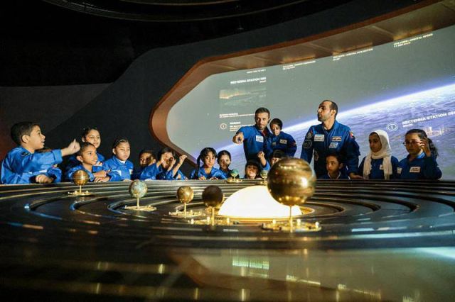 Астронавти от ОАЕ с ексклузивна обиколка в Музея на бъдещето 