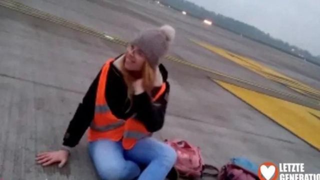 Климатични активисти блокираха летищни писти в Берлин и Мюнхен 