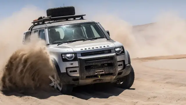 Land Rover се включва в рали Дакар с Defender