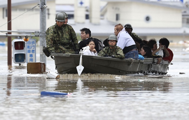 Порои потопиха Япония под вода (ВИДЕО+СНИМКИ)