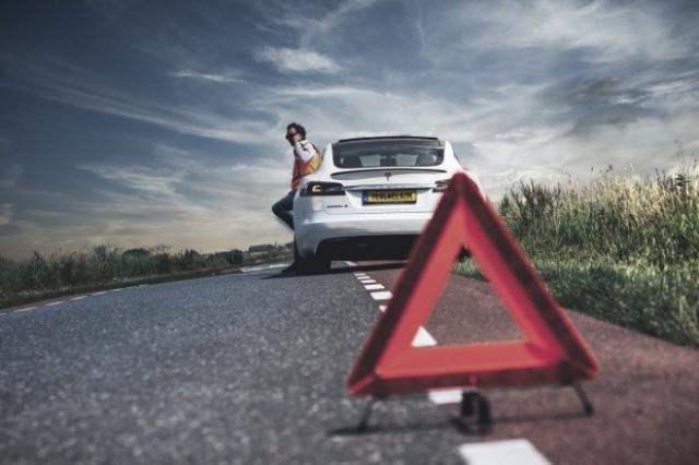  Илон, какво става? Клиентите на Tesla те желаят на съд 