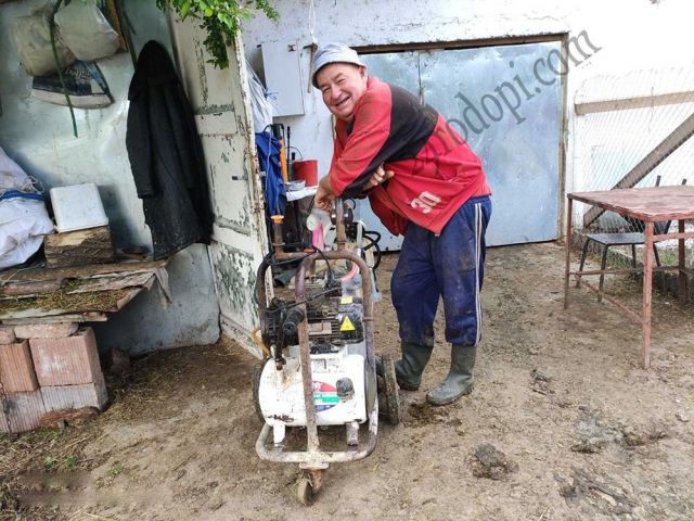 Родопчанин си донесе специфични яйца от Израел, от които се излюпиха... | ФАКТИ.БГ Родопчанин си донесе специфични яйца от Израел, от които се излюпиха...