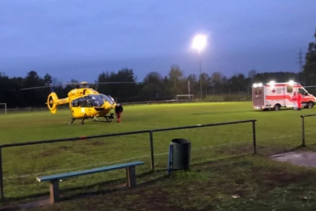 Футболист нокаутира съдия, откараха го в болница с хеликоптер