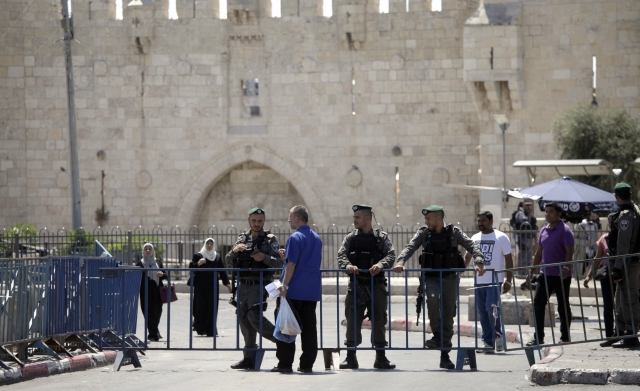 Израел забрани достъп на вярващи под 50 години