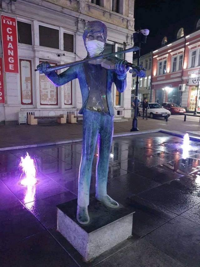  Сложиха маска на един от знаците на Русе 