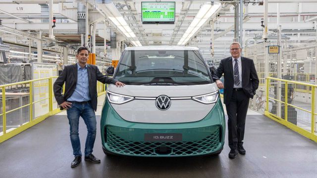 Месец след началото, Volkswagen спря производството на ID.Buzz