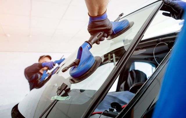  Какво да извършите, в случай че на предното стъкло на колата се появи цепнатина. Възможности за ремонт 