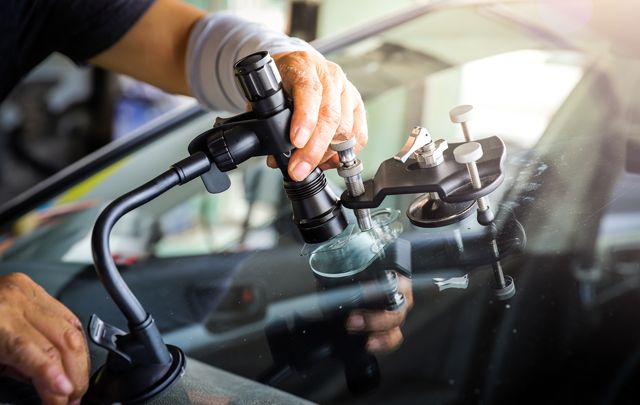  Какво да извършите, в случай че на предното стъкло на колата се появи цепнатина. Възможности за ремонт 