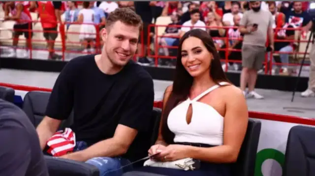 След близо четири години връзка: Везенков се раздели с красавица