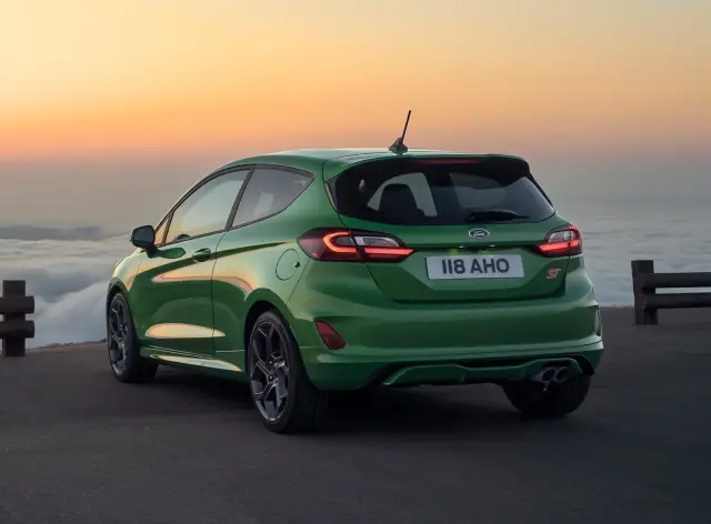 Ford връща наточената Fiesta ST, но готви и още по-мощен RS вариант