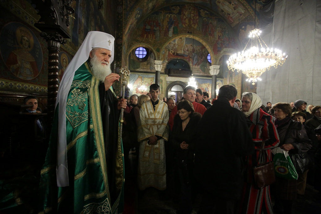 Патриарх Неофит: Бог обича България